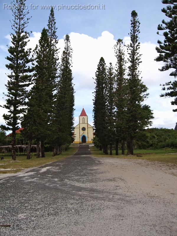 23- chiesa ad Ouvea.JPG